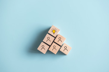 眼镜蛇标志的是什么车-